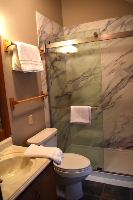 Bunk bathroom at Hollyhock House